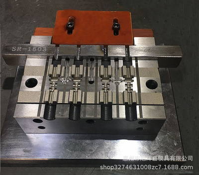 供应优质线档插头模具 带螺牙SR防水线卡插头模具 立式注塑模具