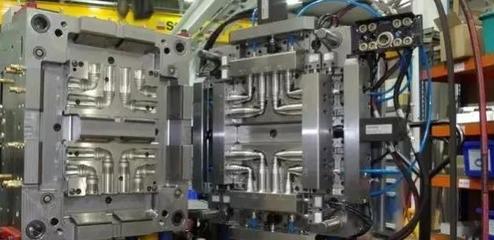 世界最大的注塑模具 巨型制造的奇迹